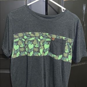 Cool shirt with trees and front pocket